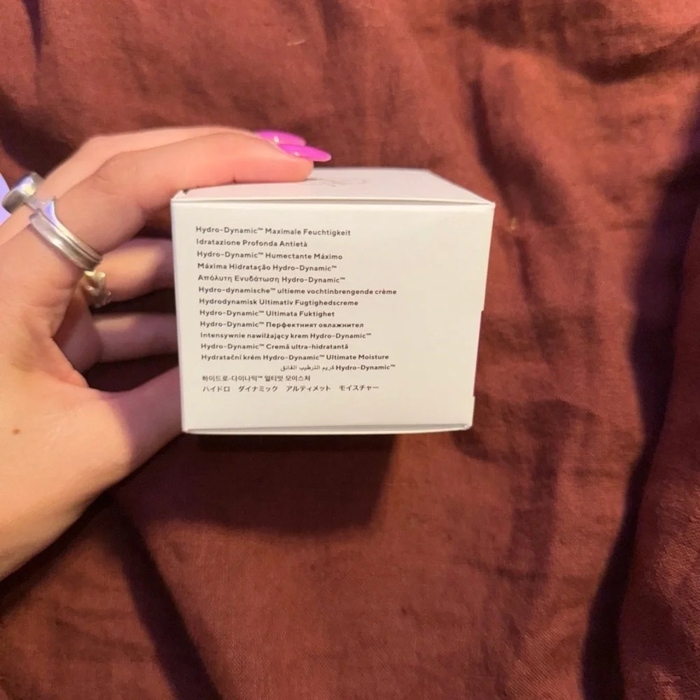 Murad Hydro-Dynamic Moisture Cream - Silver and Purple Packaging - Picture 4 of 4